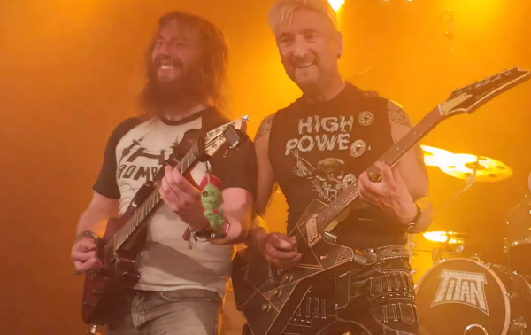 Paul Vertra et Thierry Sorondo aux guitares